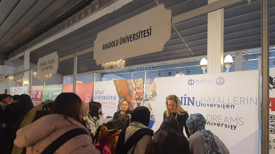 Anadolu Üniversitesi, Bursa’daki Tanıtım Günlerinde Öğrencilere ve Öğretmenlere Akademik Olanaklarını Anlattı