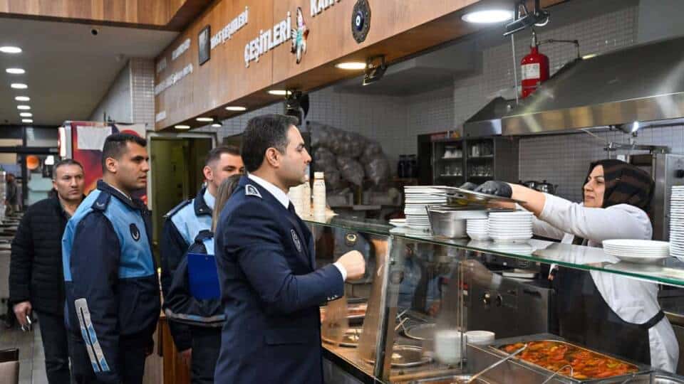 Ankara'da Ramazan Ayında Gıda İşletmelerine Yönelik Yoğun Zabıta Denetimleri Yapıldı