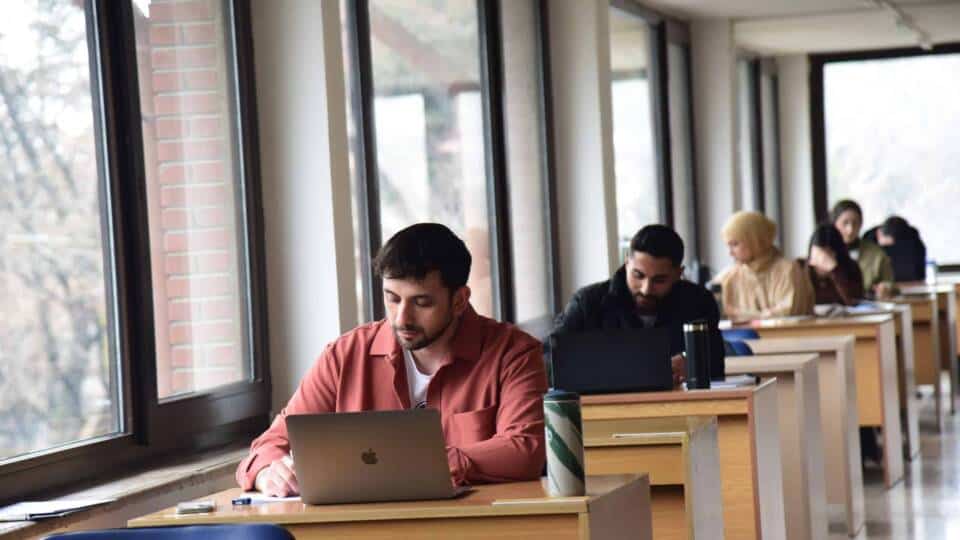 Anadolu Üniversitesi Kütüphanesi, Dijitalleşme ve Geniş Kapsamlı Kaynaklarıyla Eğitimde Katkı Sağlıyor