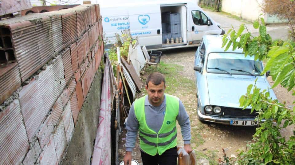 Manavgat Aşevi, Her Gün Üç Çeşit Sıcak Yemekle İhtiyaç Sahiplerinin Yanında Olmaya Devam Ediyor