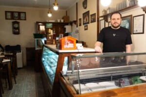 Mazlumlar Muhallebicisi'nin Kuşaklar Boyu Eskişehir'in Eğitim ve Kültürel Mirasındaki Yolculuğu