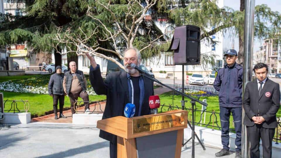 Bursa'da 27 Mart Dünya Tiyatro Günü, Sanatçıların Katılımıyla Anlamlı Bir Törenle Kutlandı