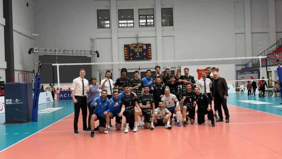Bursa Büyükşehir Belediyespor, Alanya deplasmanında geriden gelerek galip ayrıldı