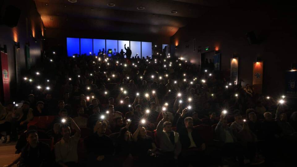 Bursa'da Bursalılar, Dünya Kupası Yarı Finalinde Milli Takımı Dev Ekranlarda Birlikte İzledi