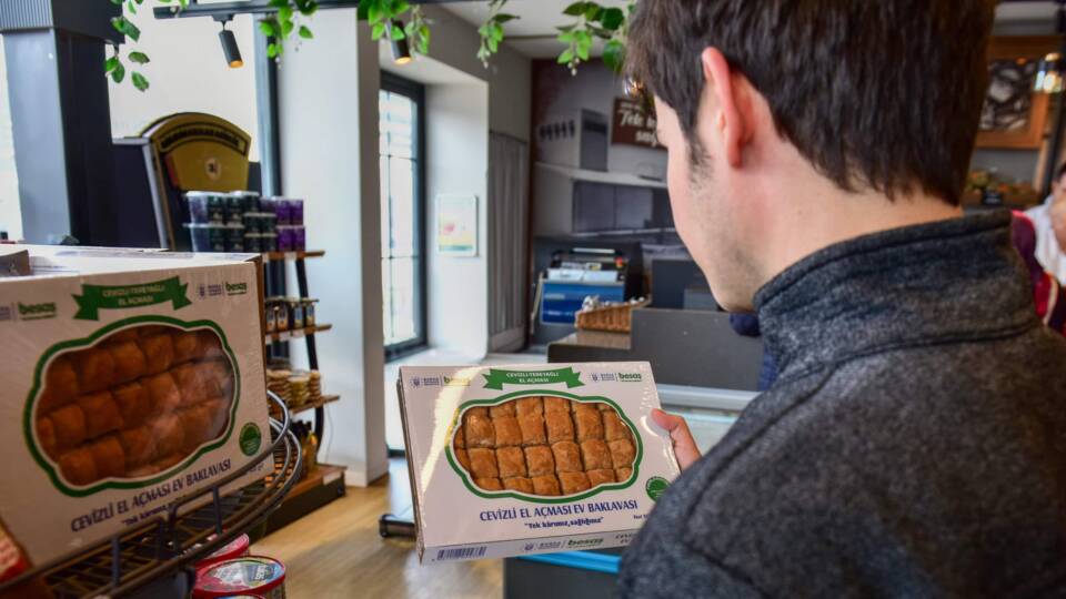 BESAŞ’ın Geleneksel Cevizli El Açması Baklavası Bursa’da Bayram Sofralarına Uygun Fiyatla Sunuluyor