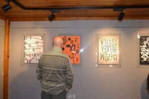 Anadolu Üniversitesi'nde '(TYPO) Hatalı Yazı' Tipografik Afiş Seçkisi Ziyaretçilere Sunuldu