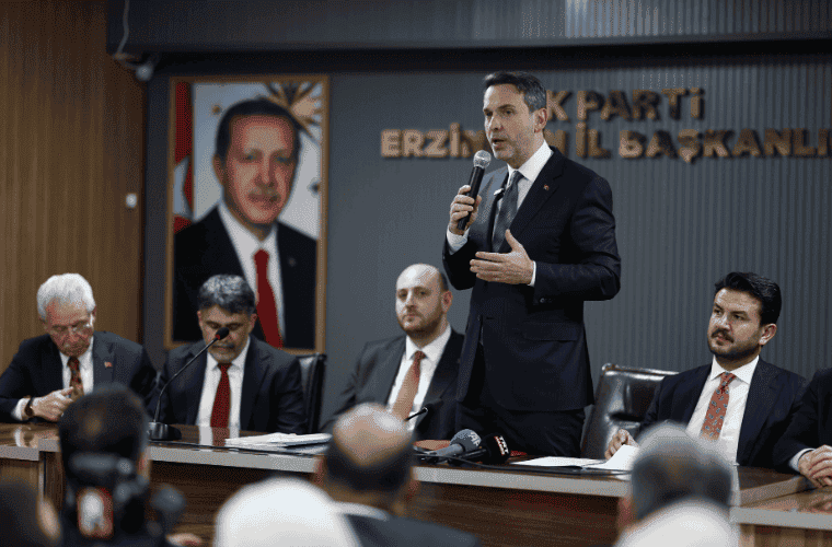 Bakan Bayraktar Erzincan'da İç Cephe ve Birlik Mesajı Verdi: Krizlere Karşı Dayanışma Vurgusu