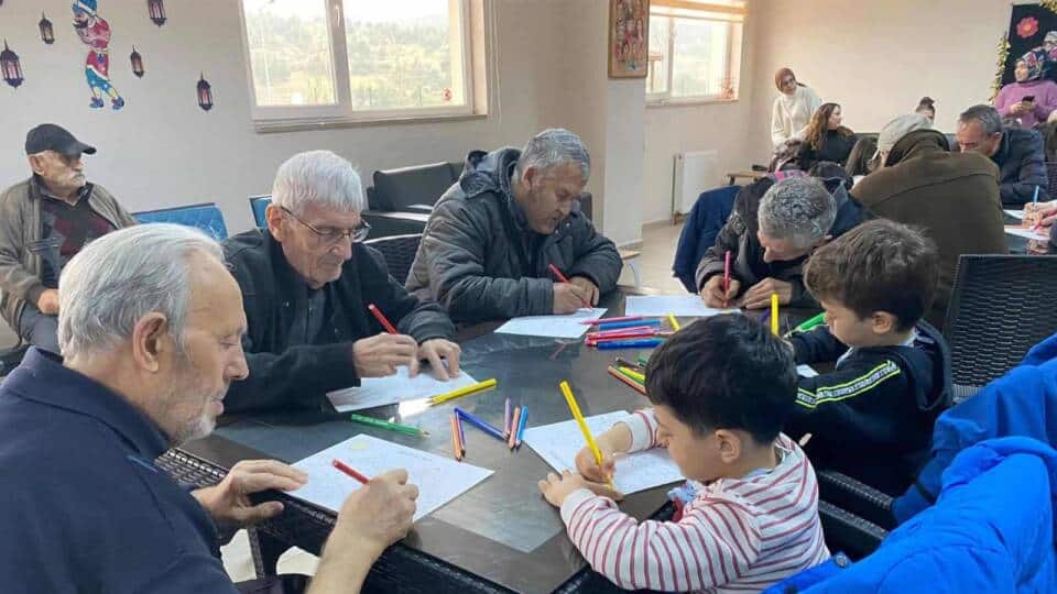 Baltok Bal Çocuk Gündüz Bakımevi Öğrencilerinden Karesi Huzurevi'nde Nesiller Arası Anlamlı Buluşma