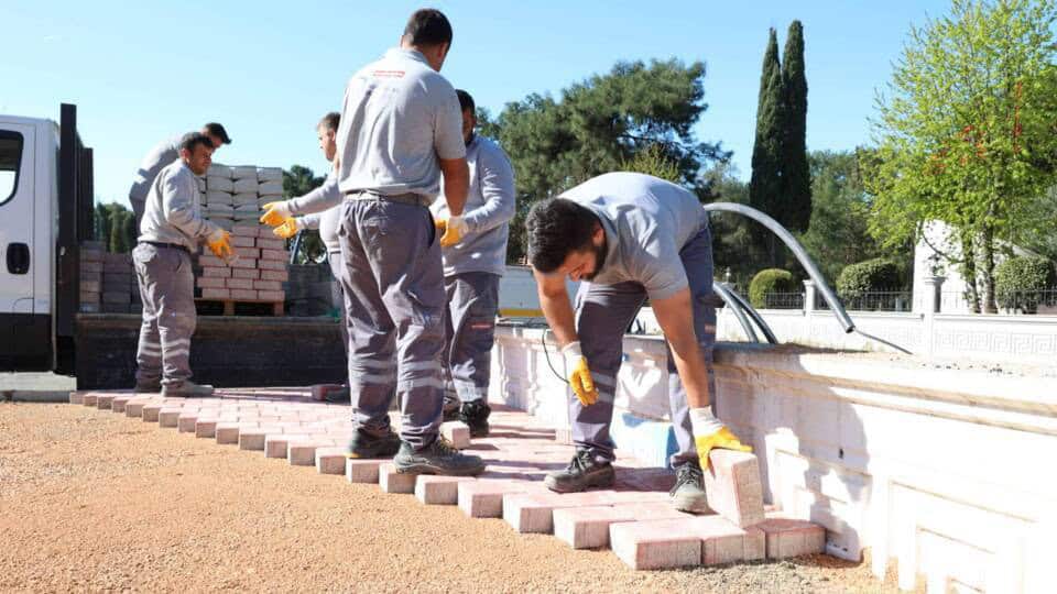 Antalya'da Ramazan Bayramı İçin Kurşunlu Mezarlığı'na Saat Başında Ücretsiz Ring Servisi ve Uncalı Mezarlığı'na Yeni Giriş Kapısı