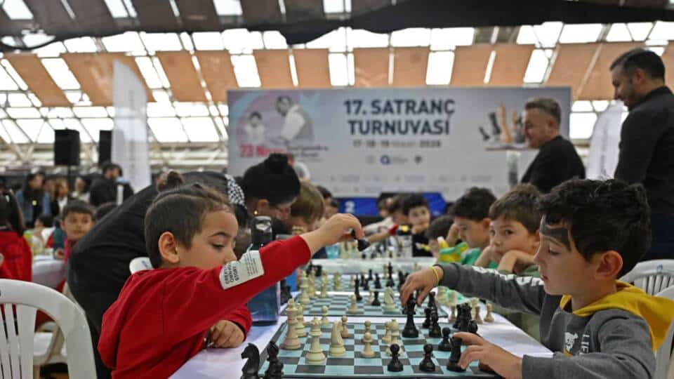 Antalya'da 23 Nisan Ulusal Egemenlik ve Çocuk Bayramı Festivali Etkinlikleri Başladı