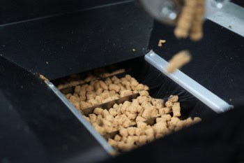 Eskişehir Büyükşehir Belediyesi'nden Gıda Atıklarının Değerlendirilmesiyle Sokak Hayvanlarına Mama Üretimi