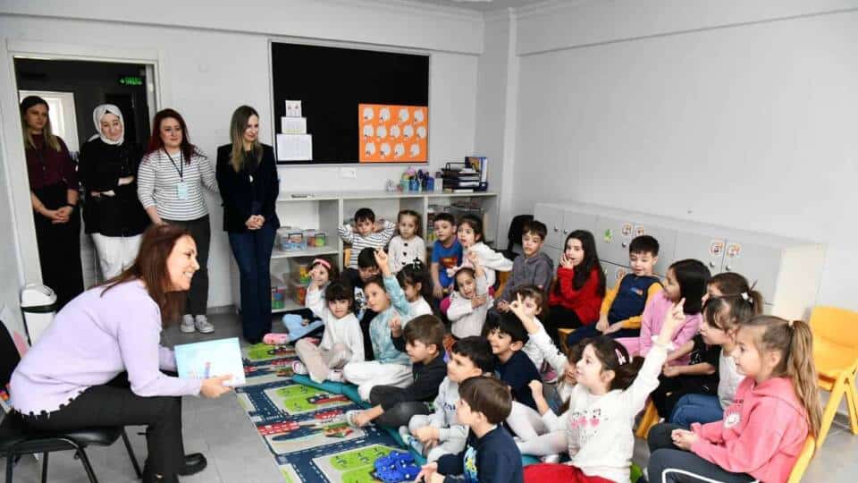 Balıkesir Bal Çocuk Gündüz Bakımevlerinde Çocuklara Kitap Okuma Etkinliği Düzenlendi