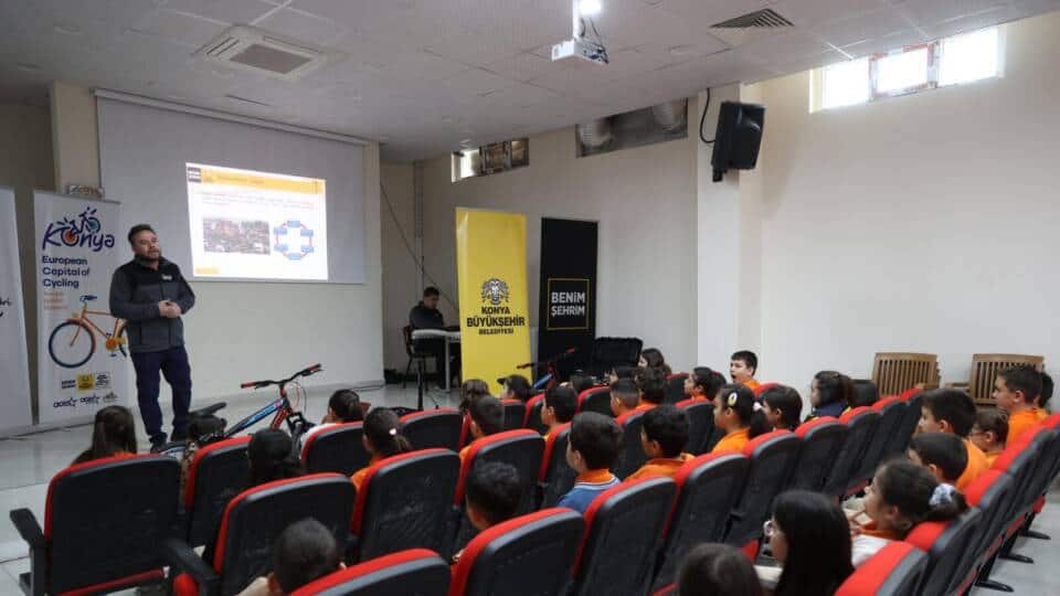 Konya’da Anaokulu ve İlkokul Öğrencilerine Yönelik Bisiklet Kültürü Etkinlikleri Sürüyor