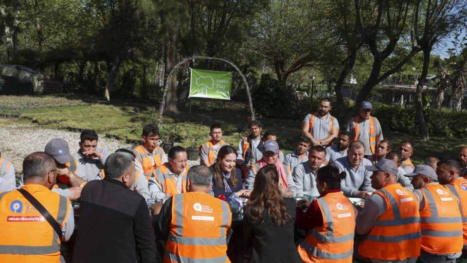 Başkan Vekili Büşra Özdemir, Atatürk Kültür Parkı'nın Çalışanlarıyla Buluşarak Emeklerine Değer Verdi