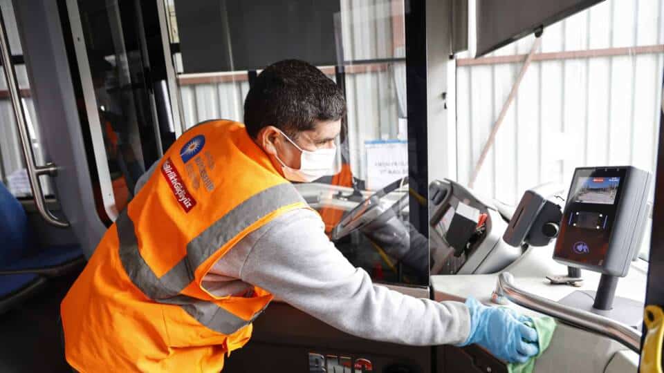 Antalya Büyükşehir Belediyesi Toplu Taşıma Araçlarında Günlük Detaylı Temizlik ve Dezenfeksiyon Çalışmaları Sürdürüyor