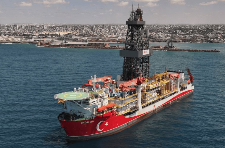 Çağrı Bey Sondaj Gemisi Somali’deki Derin Deniz Operasyonu İçin Mogadişu Limanı’na Ulaştı