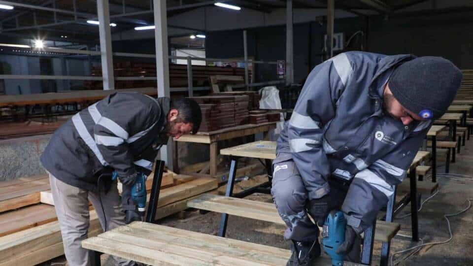 Antalya Büyükşehir Belediyesi, Kent Mobilyalarını Atölyelerinde Uygun Maliyetle Üretiyor
