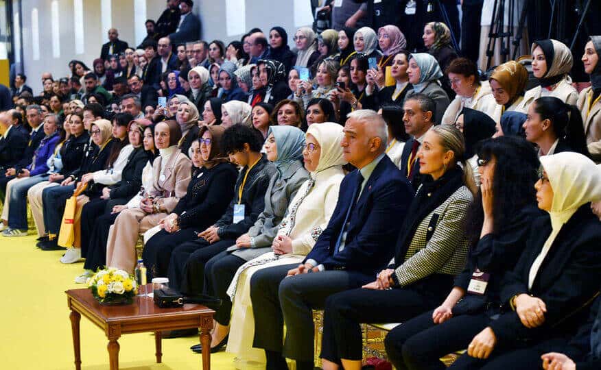 Emine Erdoğan, Rami Çocuk ve Sanat Bienali’nin Açılışında Yerli Edebiyatın Önemine Dikkat Çekti