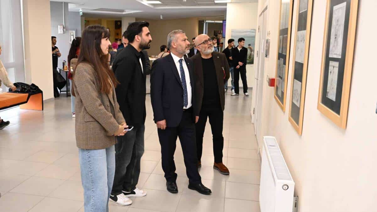 Anadolu Üniversitesi GSF’de Üç Ayrı Öğrenci Sergisi Aynı Anda Ziyarete Açıldı