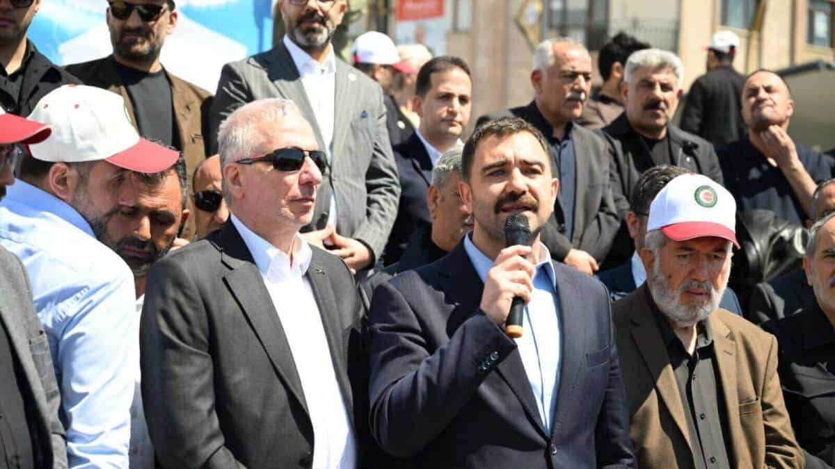 HAK-İŞ, 1 Mayıs Haftasında Elazığ’da Emekçilerin Güncel Taleplerini Gündeme Taşıdı