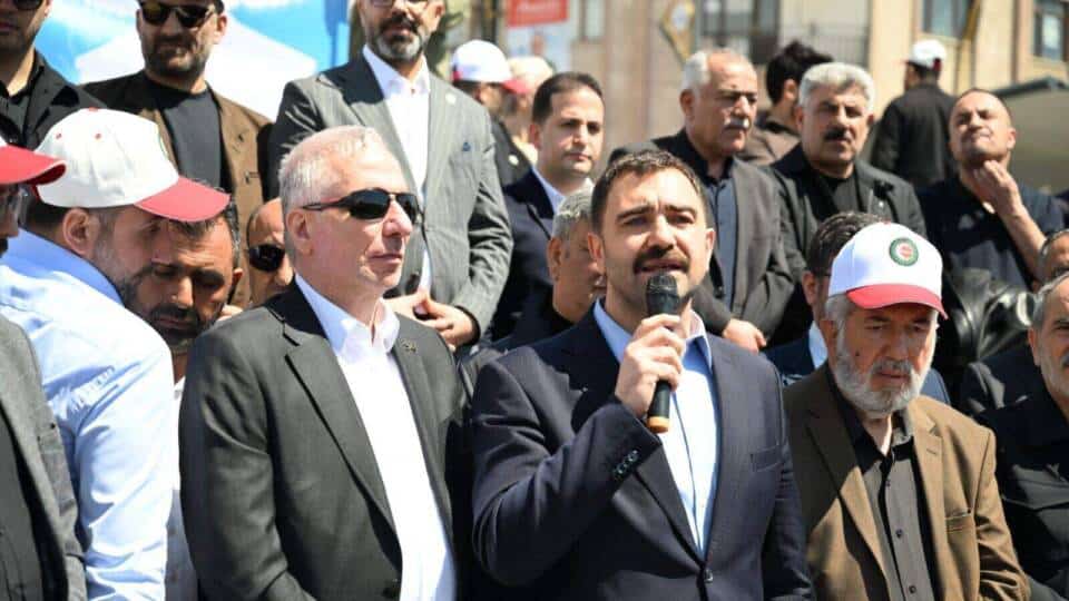 HAK-İŞ, 1 Mayıs Haftasında Elazığ’da Emekçilerin Güncel Taleplerini Gündeme Taşıdı