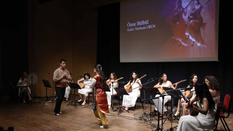 Antalya’da Kadın Bağlama Topluluğu’nun Türküler Gecesi Sanatseverlerden Yoğun İlgi Gördü