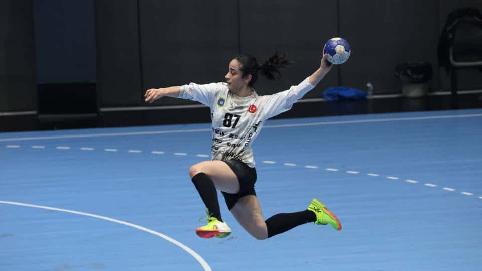 Bursa Büyükşehir Belediyespor Kadın Hentbol Takımı Play-Off'ta Gücünü Gösterdi