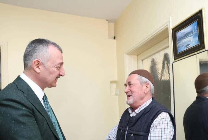 Başkan Tahir Büyükakın’dan 90 Yaşındaki Cavit Sönmez’e Ev Ziyareti