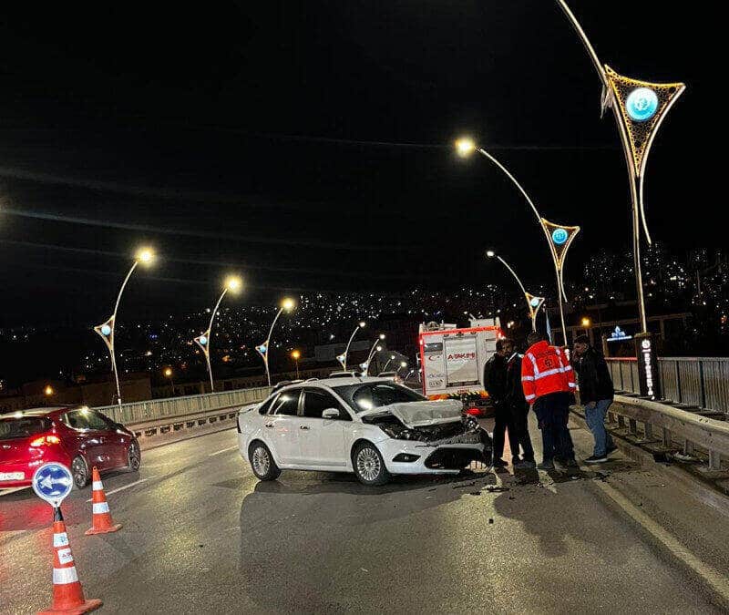 Kocaeli'de Büyükşehir A Takımı Trafik Kazasına Hızlı Müdahale Etti
