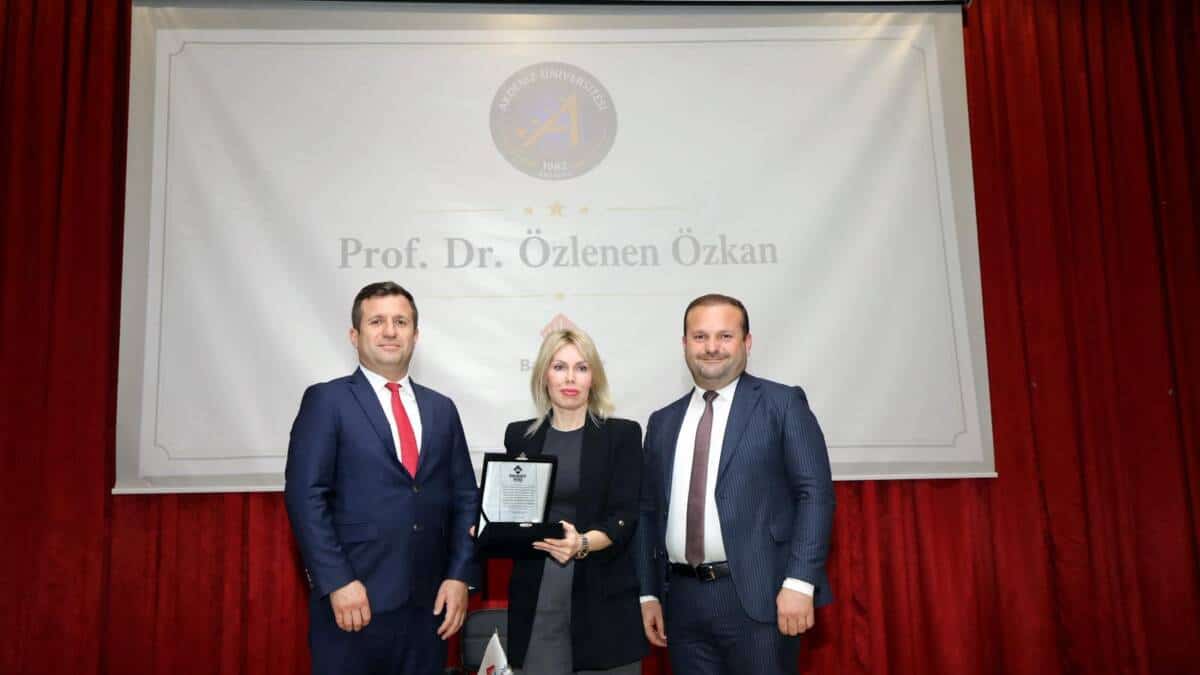 Rektör Özlenen Özkan’dan Bahçeşehir Koleji Öğrencilerine Meslek ve Kariyer Planlamasında Önemli Tavsiyeler